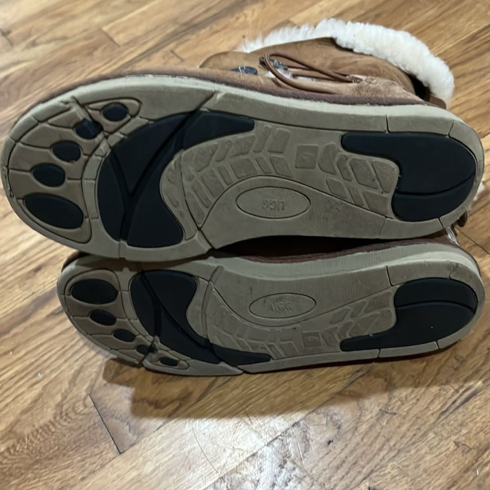 Women’s UGG boots - Picture 5 of 8